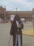 9. En la plaza de España de Sevilla, disfrazado/a de Jedi.