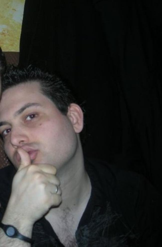 Ibikath haciendo el mono de fiesta