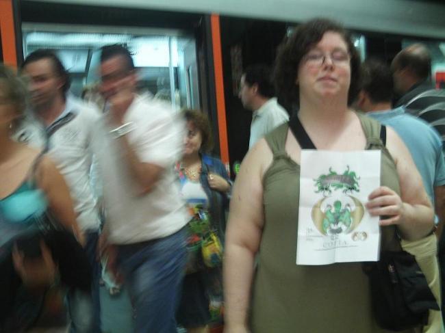 20. En una estación del tren cuando toda la gente baja o sube del mismo