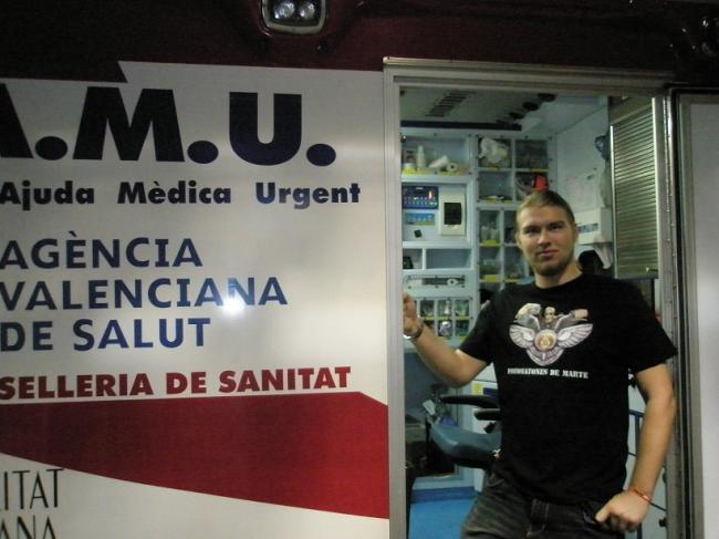 18 Dentro de una ambulancia 