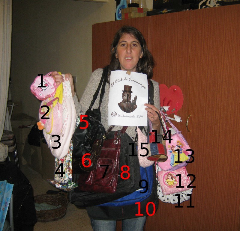 60. Llevando 15 bolsos diferentes.