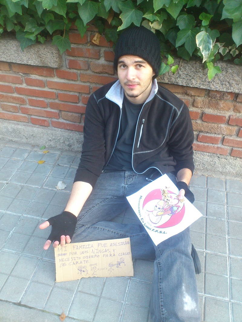 35. En medio de la calle, vestido de indigente, con un cartel que diga 