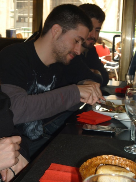 Tera comiendo ya que no esta Deivid