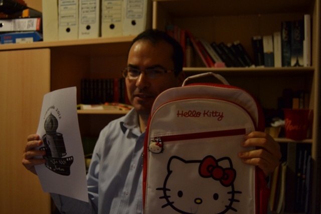 Prueba 6, Un umbriano con una mochila de Hello Kitty