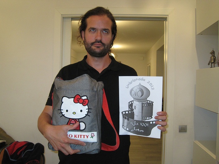 Prueba 6- un umbriano con una mochila de hello kitty - segundo intento - 