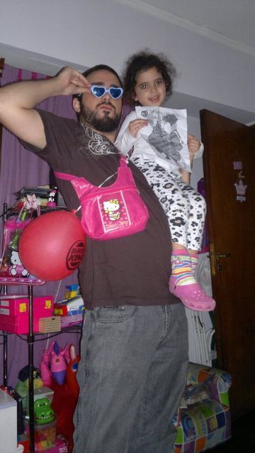 6. Un umbriano con una mochila de Hello Kitty