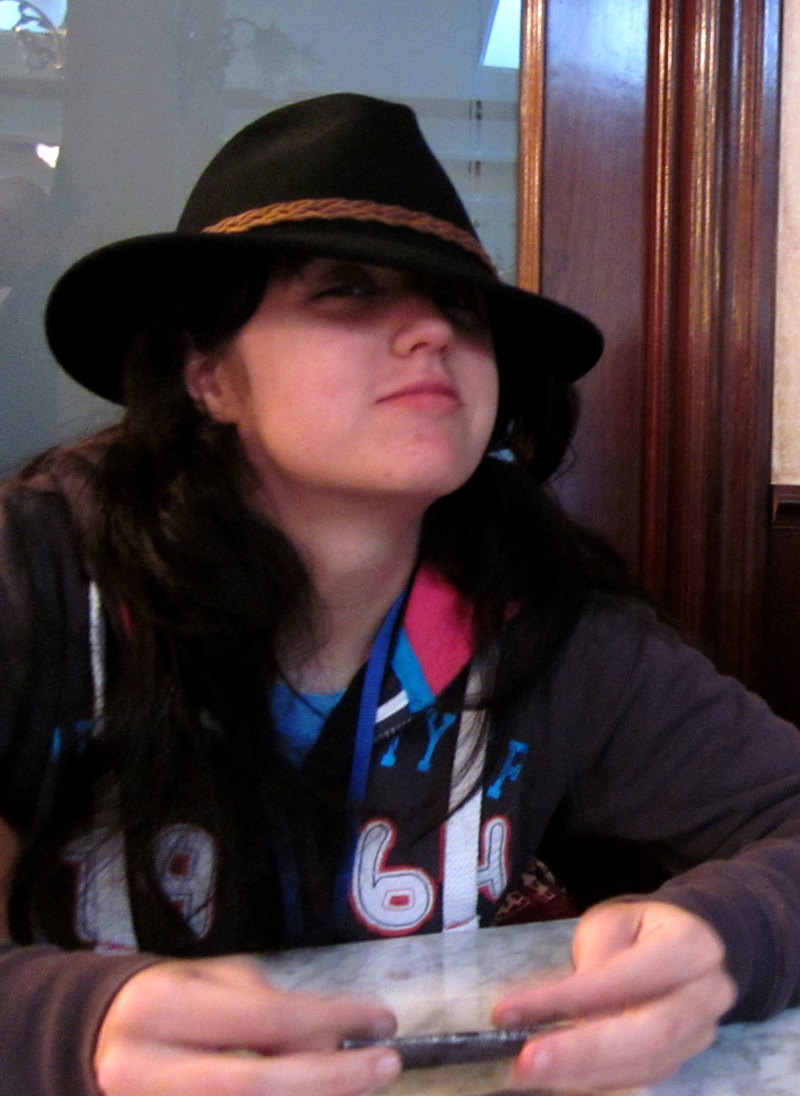 Búho con sombrero