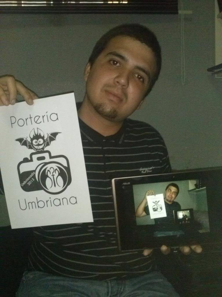 25. Una foto tuya dentro de otra foto tuya y a su vez dentro de otra foto tuya, apareciendo el logo en todas.