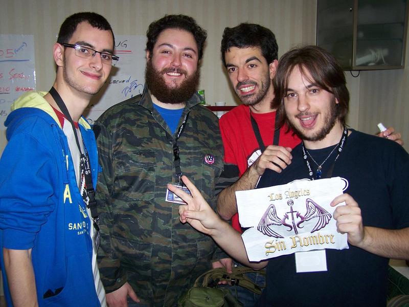 10. Junto a tres organizadores del Z de Zombies.