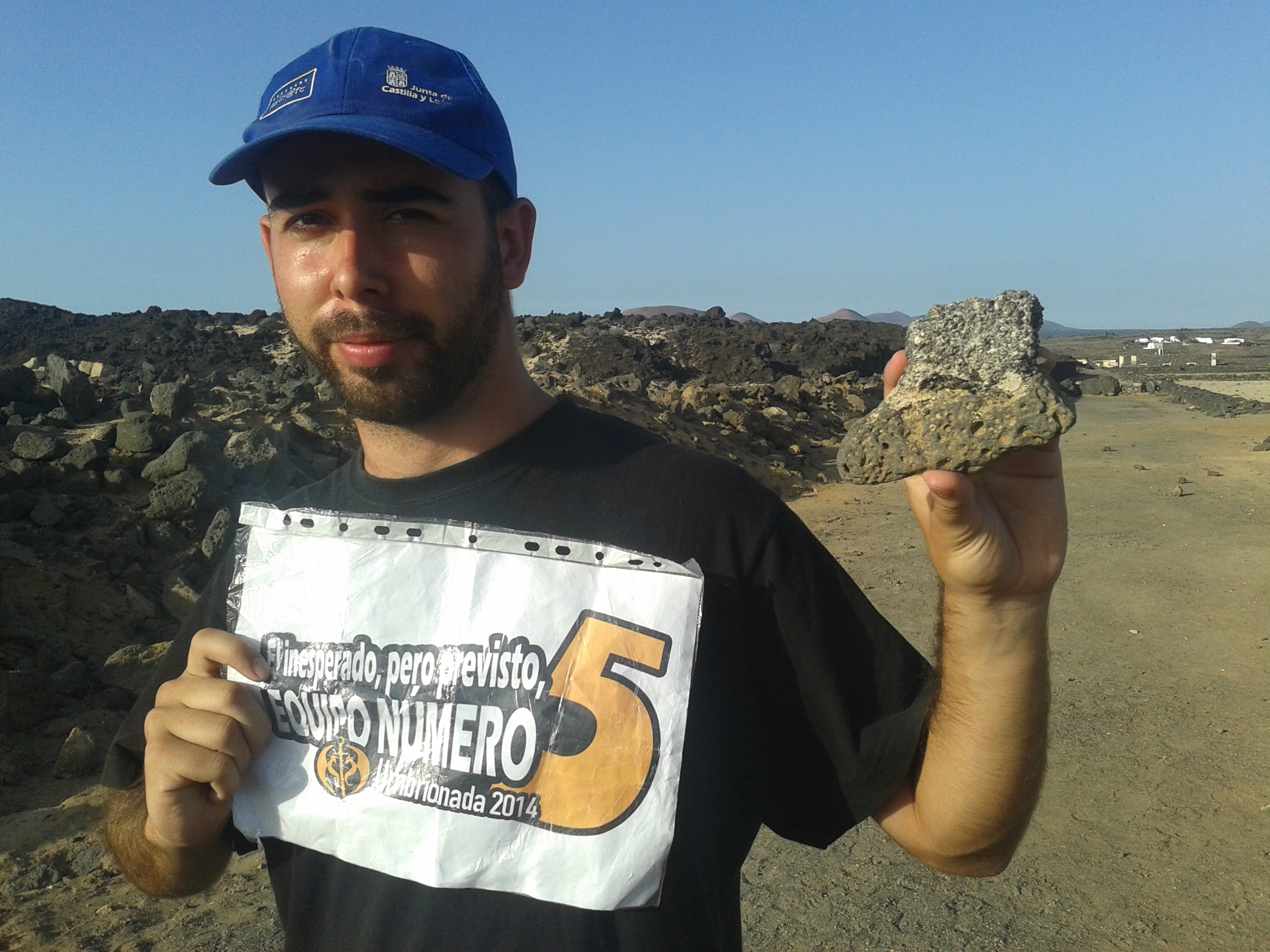 19. Junto a una Roca con forma de Zapato. (Si es El Zapato de Villa Carlos Paz, la prueba vale doble).