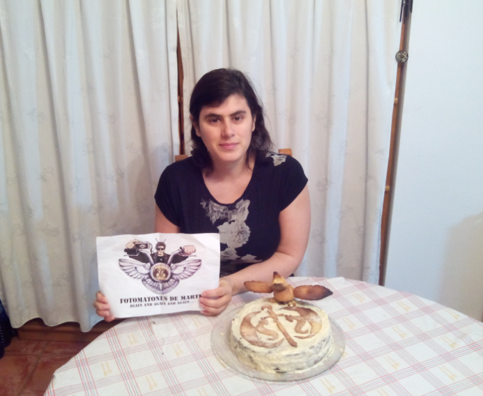 44. Con una torta/tarta/pastel de cumpleaños friki. +1 si la temática es nuestra querida web (Comunidad Umbría)