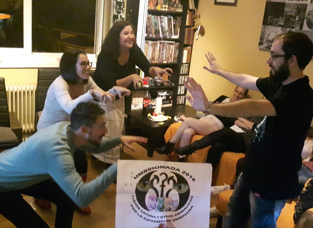 51. Imitando la pose del domador en Jurassic World usando umbrianos/as en lugar de animales.