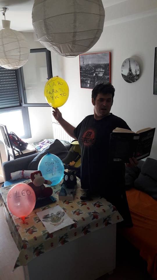 60. Con un globo donde estén escritas incorrectamente las palabras 