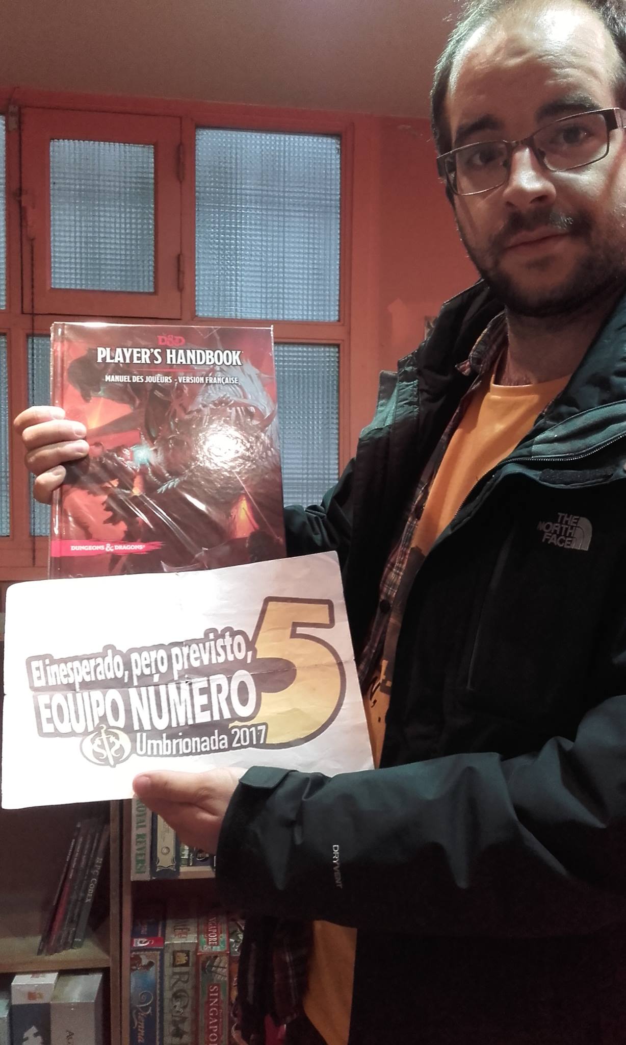 04. Con el manual del jugador de Dungeons & Dragons 5ª edición, que no sea la edición en inglés.