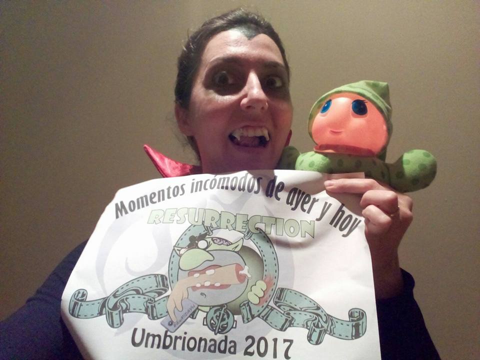 09. Con un muñeco gusiluz. Si vas caracterizado de vampiro clásico +1 punto.