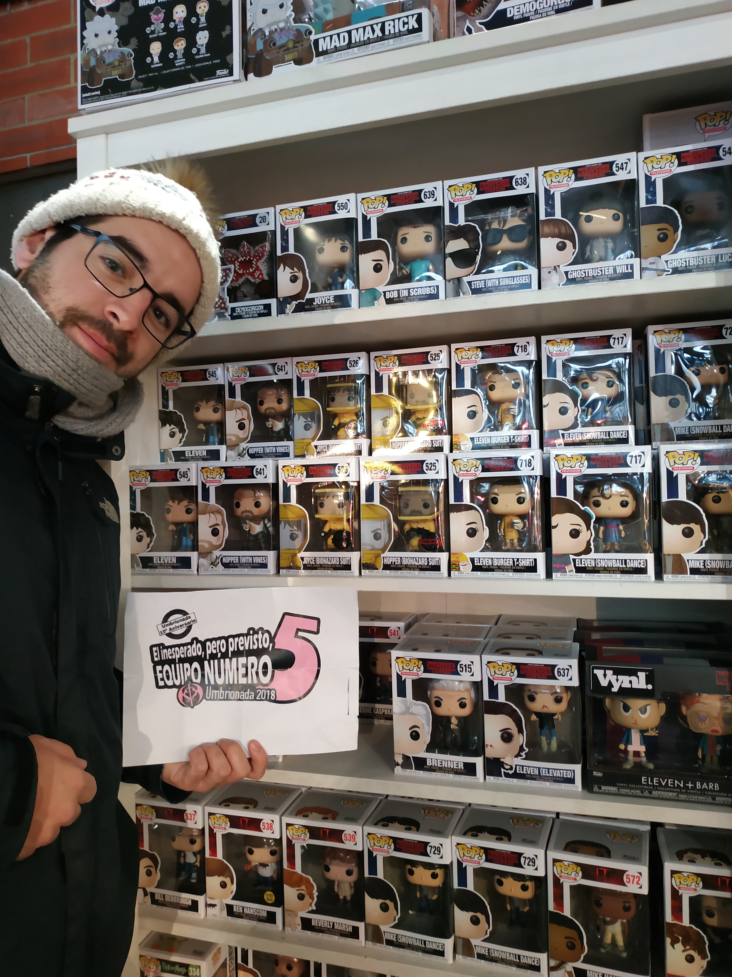 46. Con al menos 5 muñecos Funko de Stranger Things de referencias diferentes. +1 al equipo que más muñecos distintos presente.