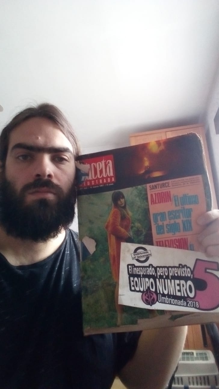 65. Con un periódico de más de 30 años. +1 al equipo que consiga el periódico más antiguo.