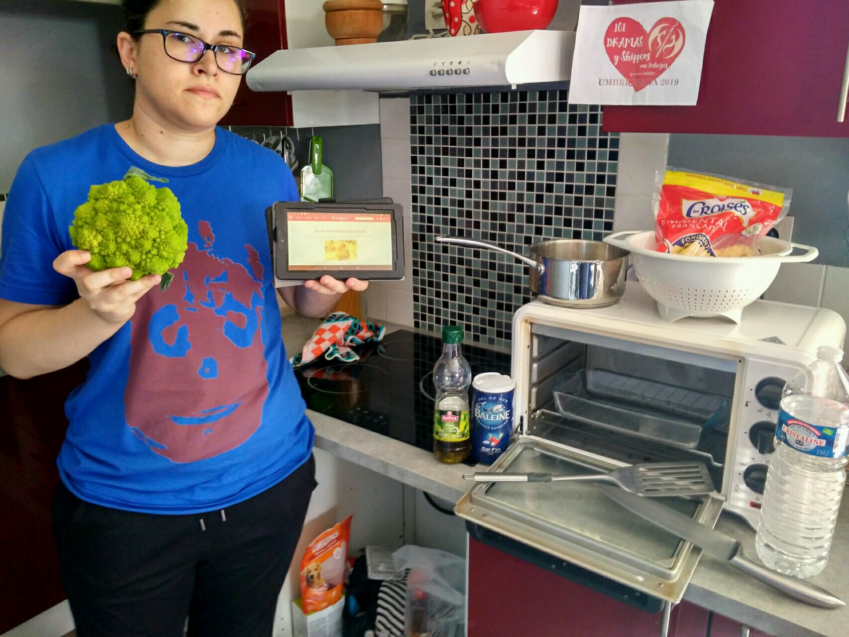 53. Con un romanesco en una mano, una receta para cocinarlo en la otro y con TODO lo necesario para elaborar la receta