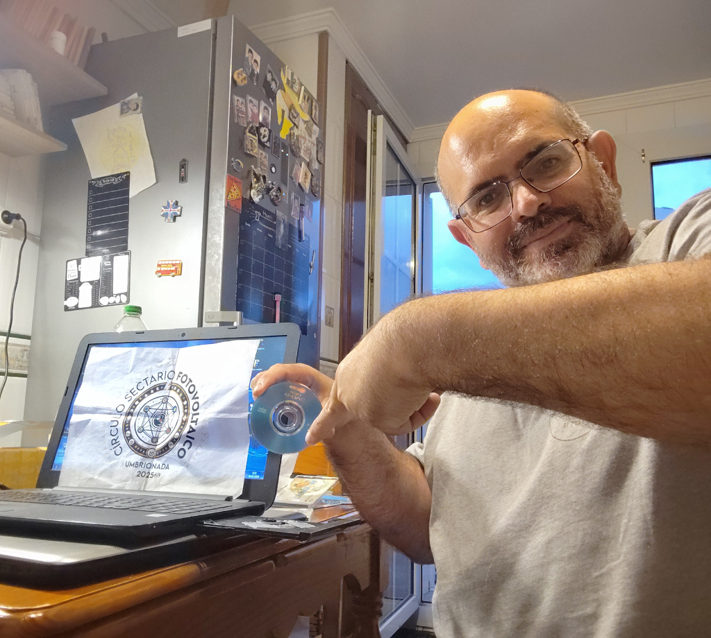 8 - Poniendo un minidisc en su reproductor