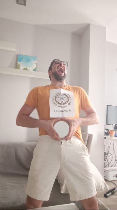 61 - Recreando un efecto óptico en el que hagas desaparecer una parte de tu cuerpo con el reflejo de un espejo