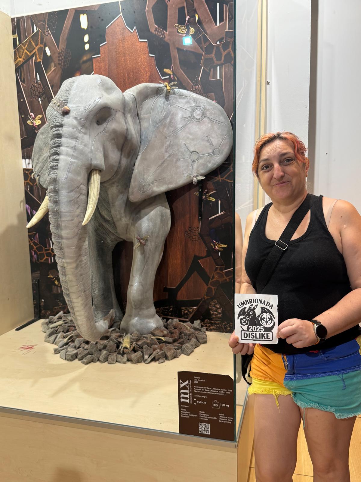 7.	Con una escultura de chocolate de al menos 50 cm de alto