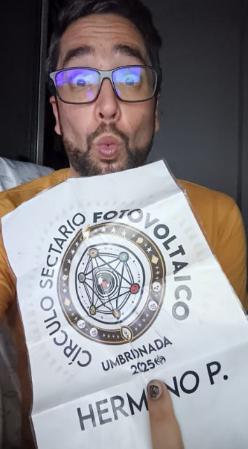 10 - Mostrando un dado dibujado en una de tus uñas