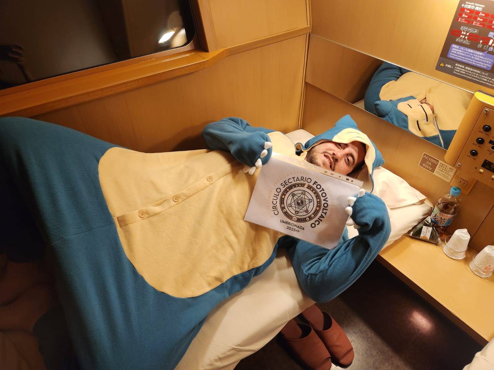 77. En un vagón dormitorio +1 si es en pijama con gorro