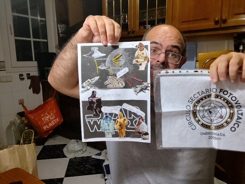 Video 21 - Realizar una página de scrapbooking con temática friki. Se debe presentar en formato time lapse y mostrar el resultado al final.