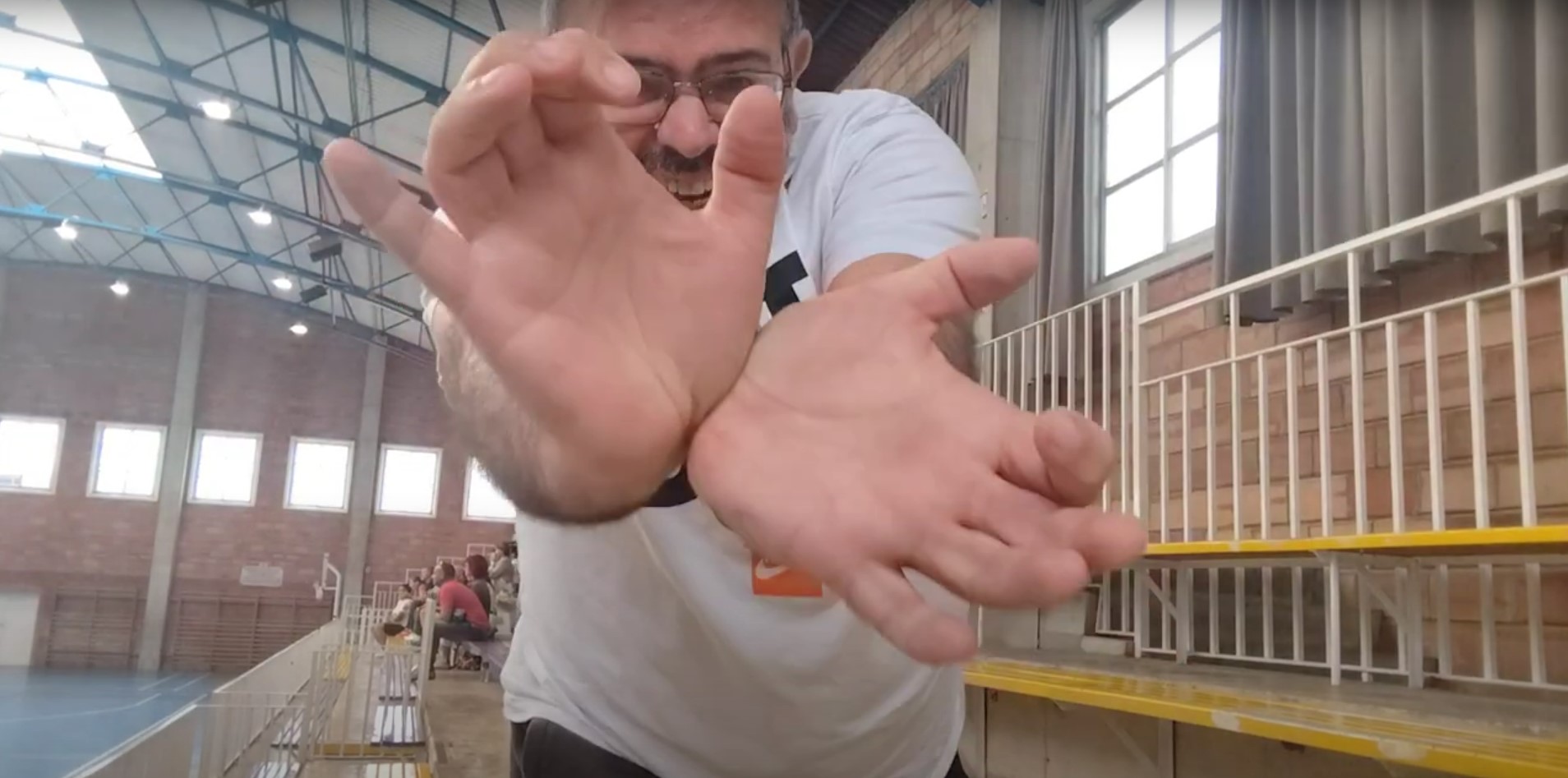 Video 12 - Lanzando un Kamehame en un lugar público lleno de gente