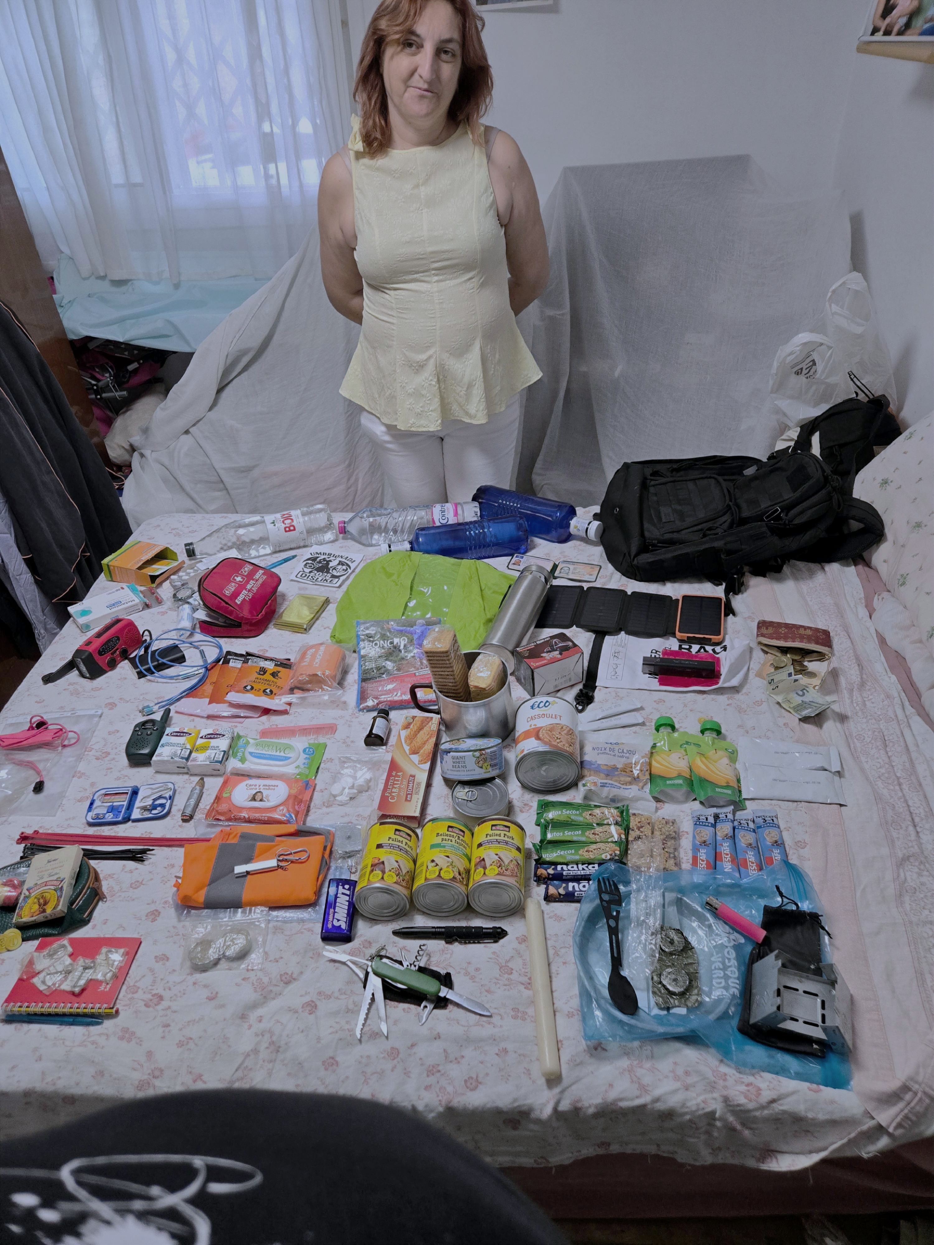 17.	Con el kit de emergencia recomendado por la E.U.