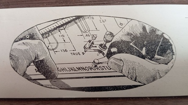 37. Con un Leroy Lettering Kit.