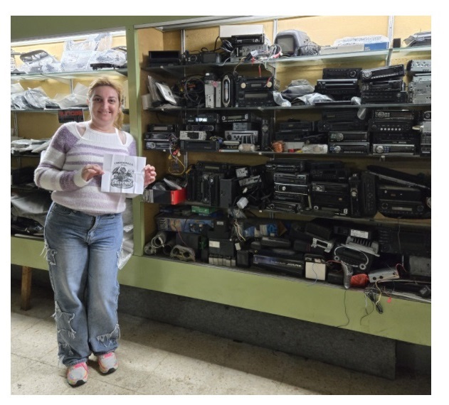 Prueba 102.- Con mas de 15 modelos de radios de coche diferentes en las cuales se les vean las tripas