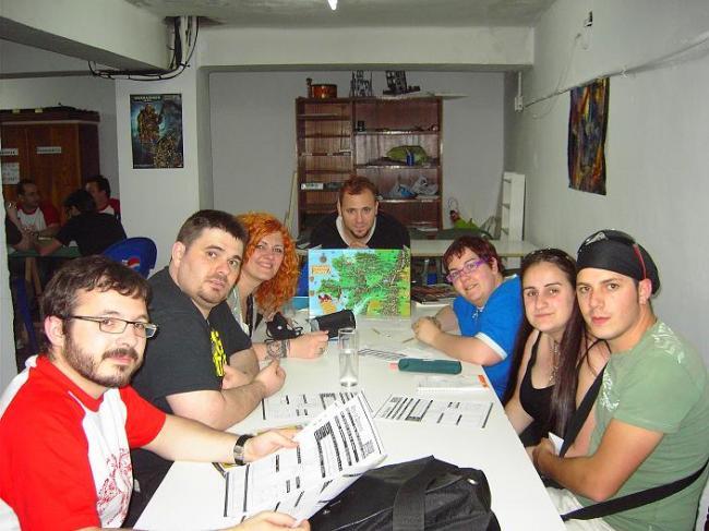 Otra mesa... ¡Otra partida! 