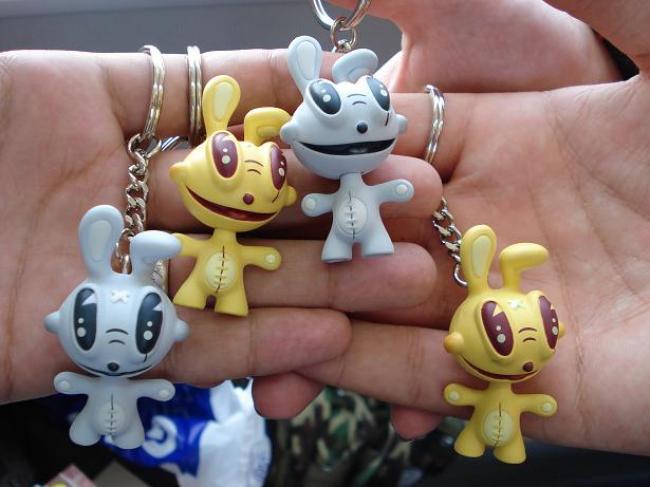 Un llavero por cabeza.