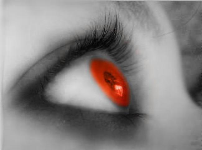 Mi otro ojo vampirico XD