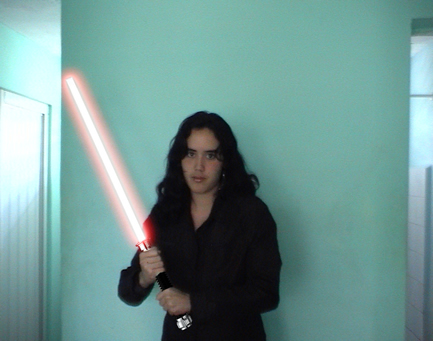 Atenea Saori con LightSaber