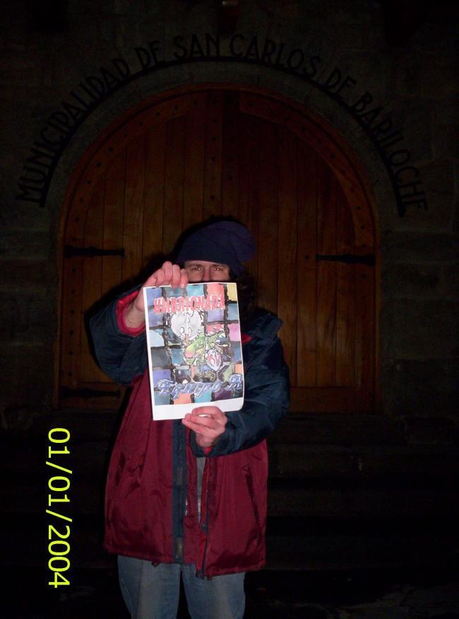 12.- Poner el logo de umbría en la puerta del o de un ayuntamiento.