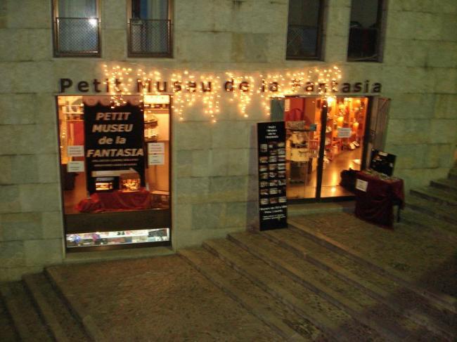 La tienda di miaturas, no no es un sex shop, es de miniaturas ok??