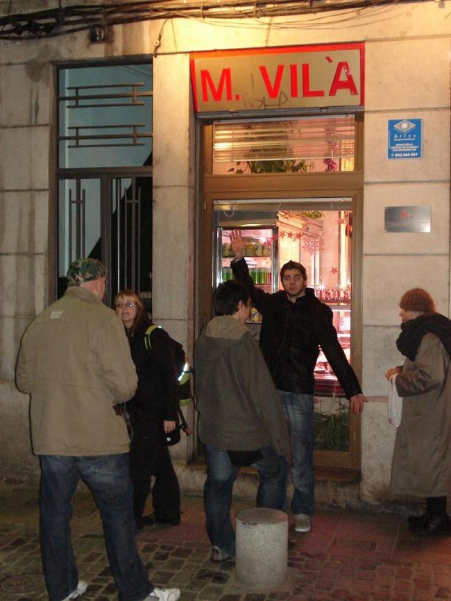 Tamashi haciendo honores familiares y... OH! NO! La yaya yayosa stanica lanza echizos... que miedo pasamos... y que divertido fue!!