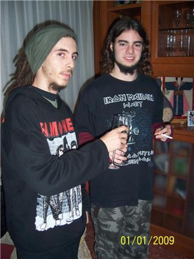 Ted y su colega Carles, brindando por un año mejor que el pasado.
