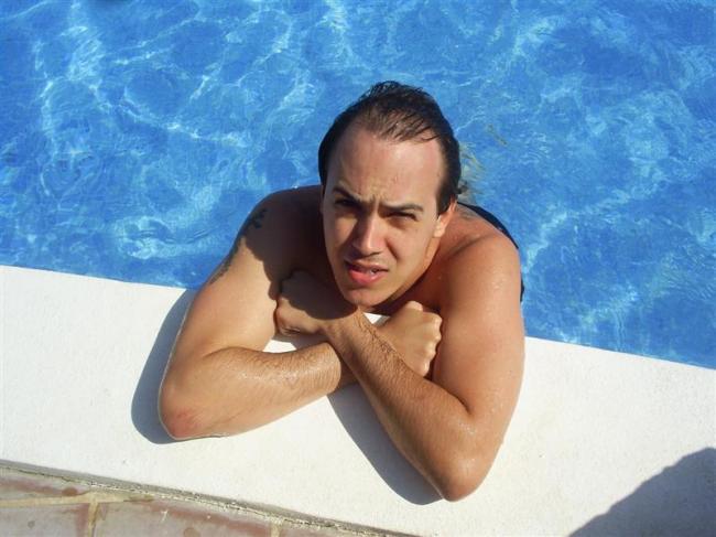 Spike Marsh en la piscina