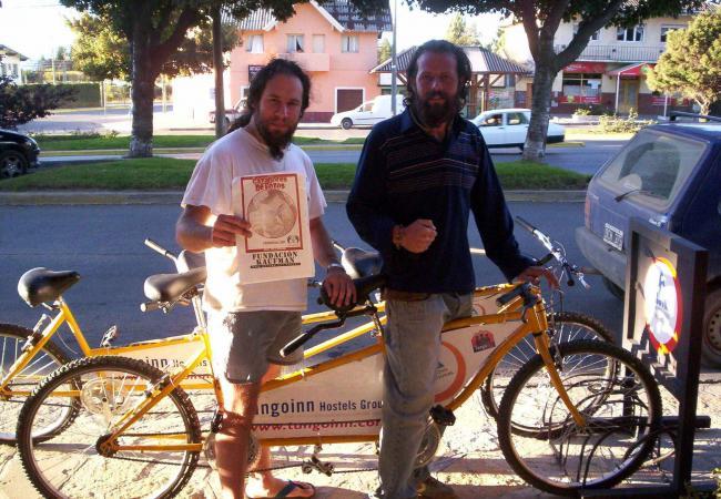 13. Dos concursantes en un tándem. (Bici de dos plazas)