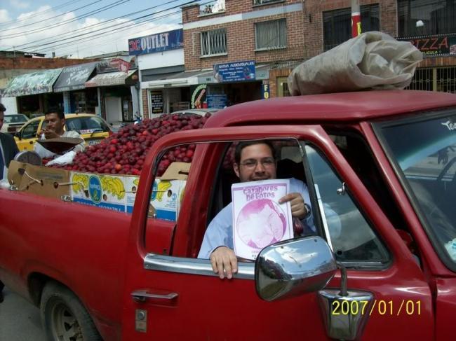 15. Dentro de un camión lleno de fruta. (Que se vea la fruta)