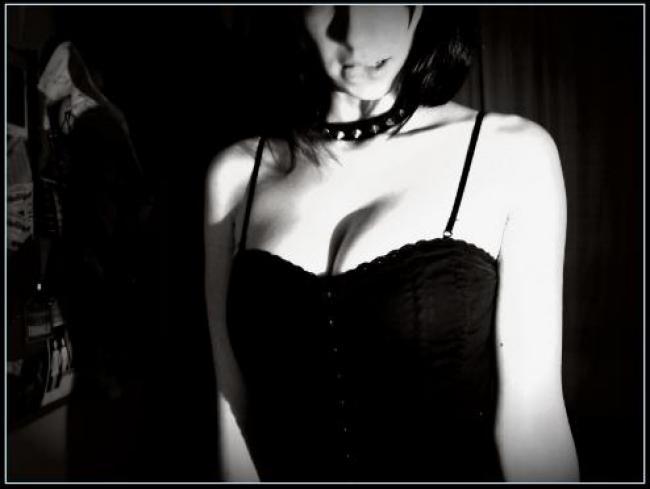 LiNaY B&W