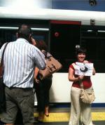 20 En una estación de tren justo cuando toda la gente baja o sube del mismo.