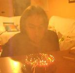 3. [VÍDEO] Apagar todas las velas de una tarta de un único soplido. Debe haber mínimo 50 velas.
