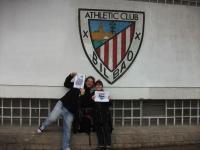 79. En el estadio de fútbol de un equipo de primera división, premier league o equivalente.