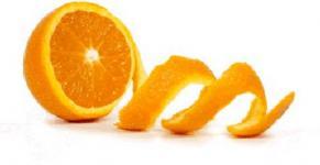 16. [VÍDEO] Con una bandeja debajo pelar por completo una naranja de un único intento y mostrar luego la cáscara y la naranja.