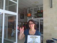 7 Haciendo el saludo vulcaniano en un aeropuerto.