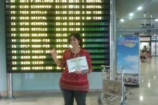 7 Haciendo el saludo vulcaniano en un aeropuerto.